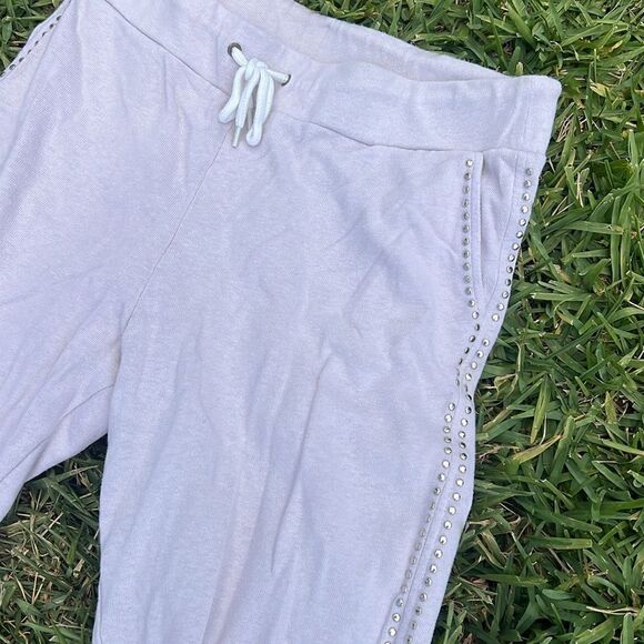 Monrow Sweats - Cream Colored Size Large with Pockets - Excellent Condition - Picture 2 of 5